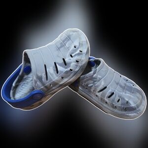 Size 7 Rugged Shark Slip-On Clogs